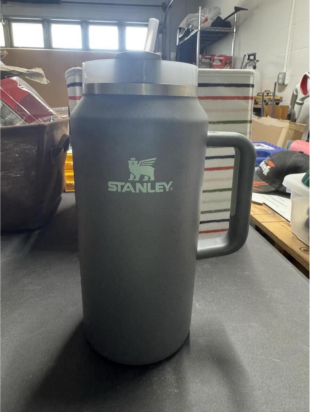 Stanley Quencher H2.0 Tumbler With Hnadle & Straw 64 OZ Charcoal